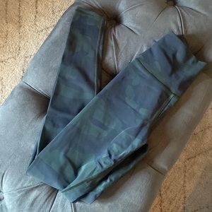 Alo yoga camo high-waisted leggings